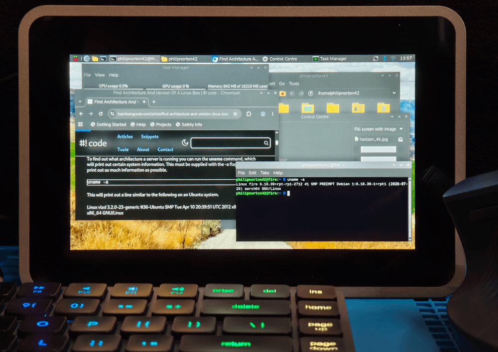 The Argon Industria HMI 7C, running on a desktop with a keyboard and mouse.