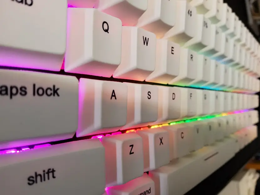 Vissles V84 mechanical keyboard, showing the RBG lights in a light room.